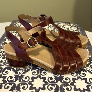 Dansko Scandinavian chestnut brown leather sandal. Excellent condition.